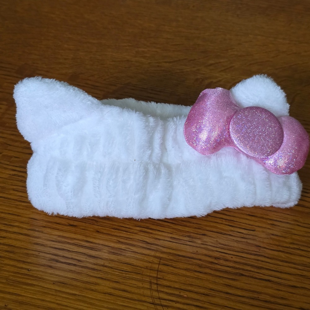 NEW The Crème Shop Hello Kitty Plush Spa Headband White Pink Glitter Bow Sanrio - Picture 3 of 5